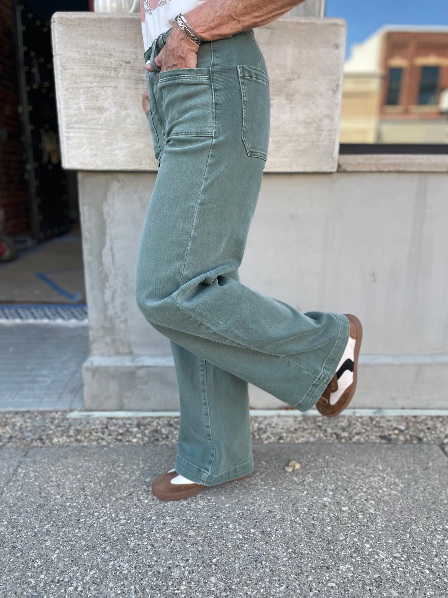 Karoline Cilantro Mica Jean