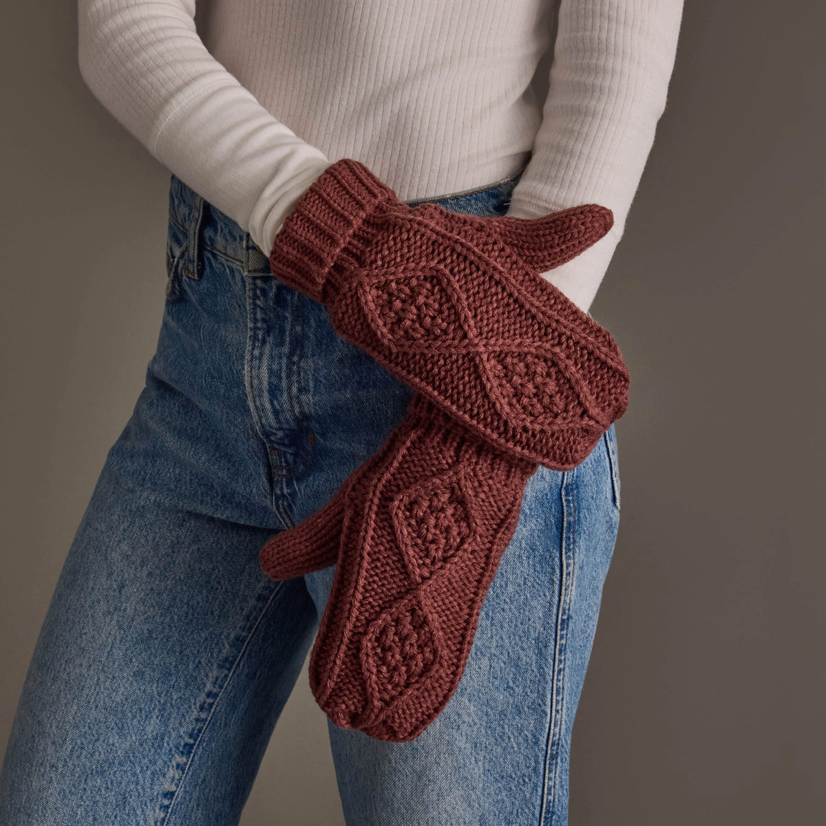Dk Pink Cable Knit Mittens