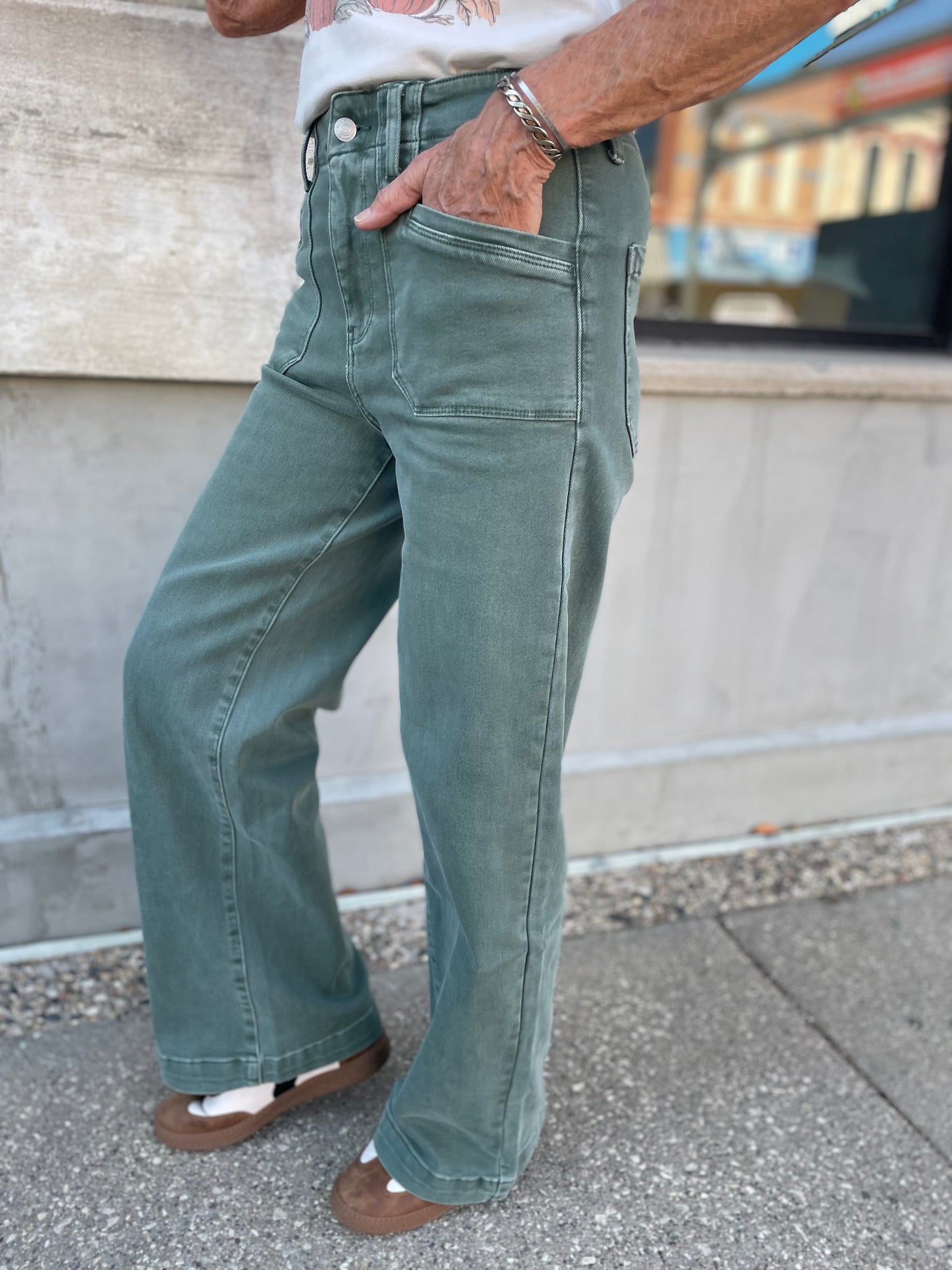 Karoline Cilantro Mica Jean