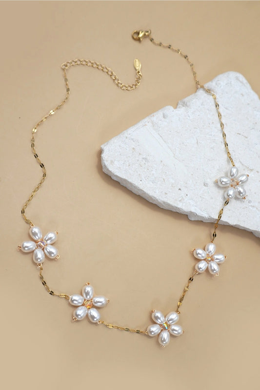 Pearl Floral Necklace